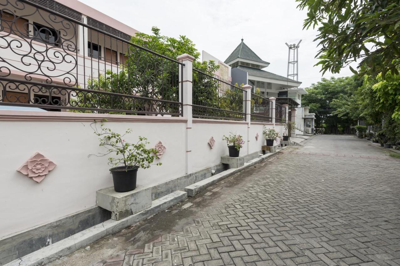 Hotel KoolKost Syariah near UPN Veteran Medokanayu Exterior foto